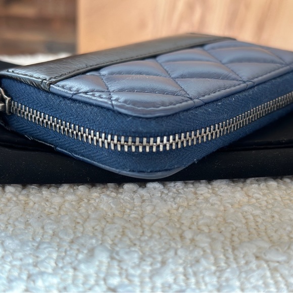 🌴SOLD🌴 Authentic Chanel Gabrielle Zippy Card Holder Blue Black CC - Picture 8 of 11